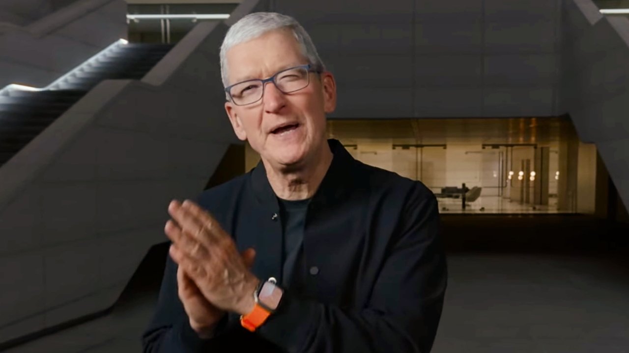 Tim Cook búcsúzik az Apple éléről, John Ternus veszi át a vezetést